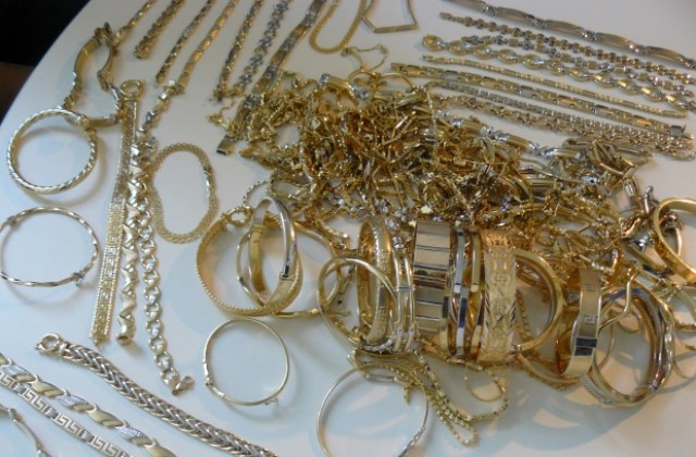 Пореден търг на НАП със злато и диаманти