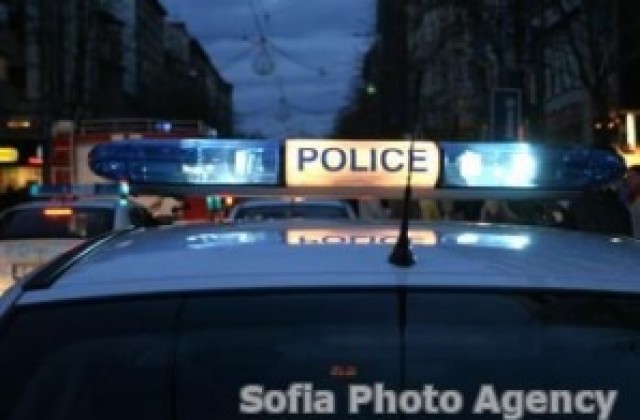 Френски гражданин напада полицаи с отвертка, блъска го камион