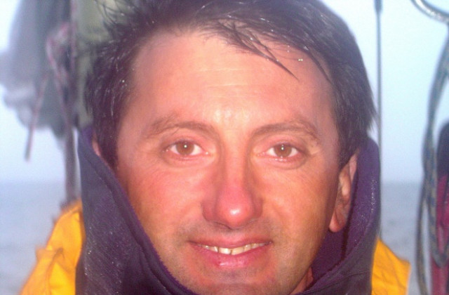 Носителят на Кор Кароли прeплавал 5200 мили сам