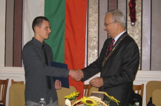 Млад математик получи ротарианската стипендия тази година