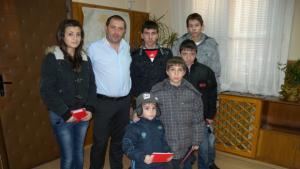 Шест деца на полицаи получиха коледни подаръци