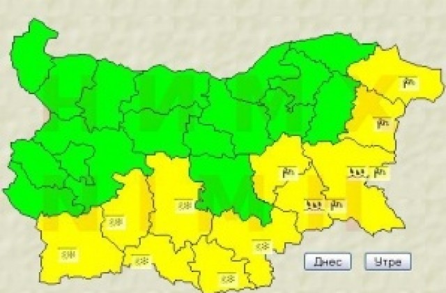 Жълтият код за силен вятър остава