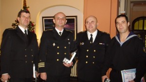 Матрос на годината плувал 3 мили под вода