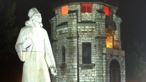 Осветиха паметникакостница на отец Матей в Ново село