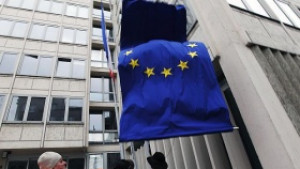 Европейците приемат Европейския съюз като фактор за решаването на кризата