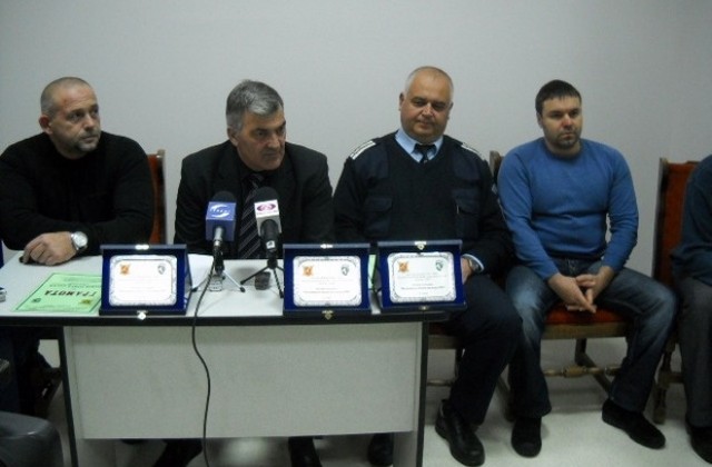 Полицаи, разкрили наркопласьори получиха приза „Полицай на месеца за септември, октомври и ноември