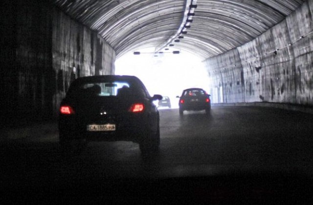 Десетки коли се озоваха в капан в тунелите на магистрала „Люлин”