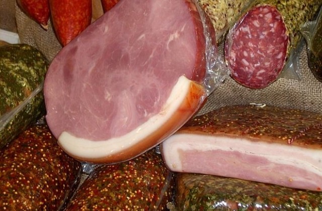 Крадци задигнаха 280 кг месни деликатеси предколедно