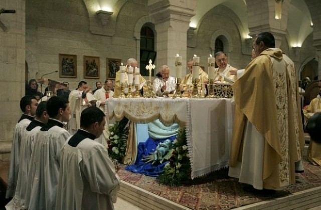 Как посрещат Коледа по света