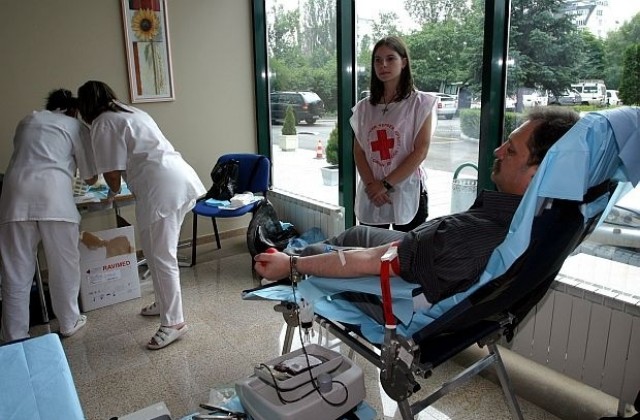 Лекари апелират да дарим кръв около празниците