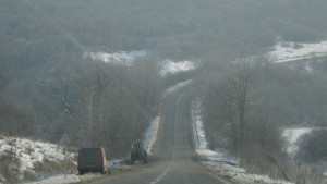 9 машини са опесъчавали пътищата в региона настилките са предимно