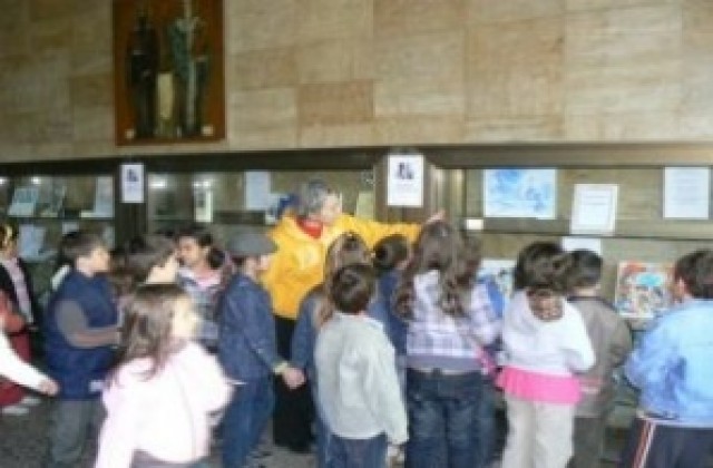 Русенски деца изработват екодрехи от найлонови торбички