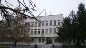 Откраднаха 13 чувала храна за кучета