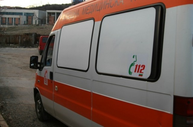 Роми нападнаха линейка в русенско село