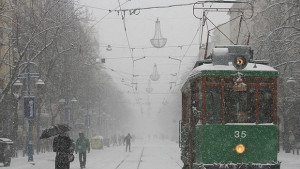 Улиците на София се обработват със смеси срещу заледяване