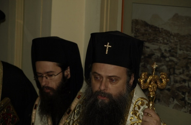 Пловдивският митрополит Николай служи Света Василиева Литургия