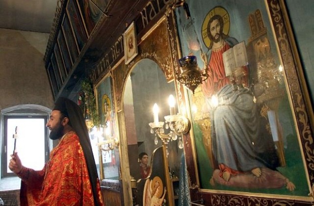 Православната църква почита паметта на Св. Василий Велики