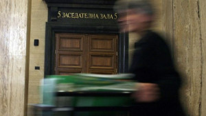 Съдът остави в ареста задържан за палеж на автомобил в