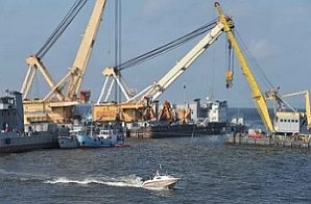 Екипажът на бедстващ руски кораб беше спасен