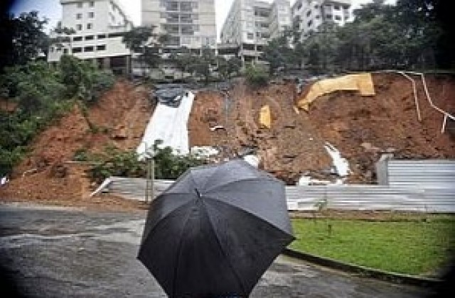 Проливни дъждове и свлачища взеха седем живота в Бразилия