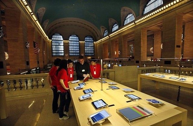 Канадец премина границата със САЩ с паспорт на iPad-а си