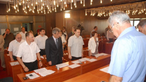 Др Зия напуска местния парламент