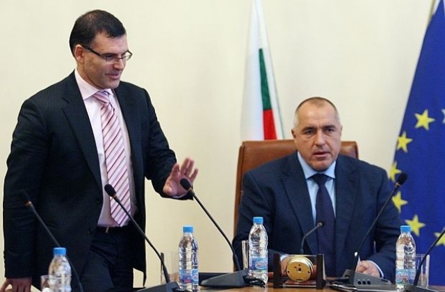 Борисов и Дянков: Без отсрочка за нивомерите на бензиностанциите