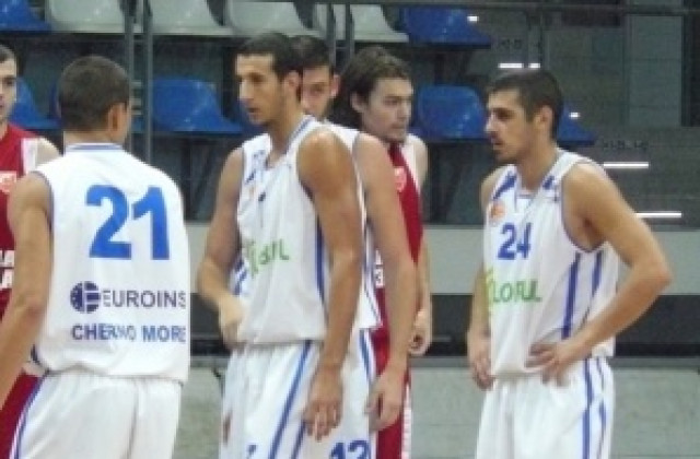 Черно море загуби с 10 т. домакинството си на Лукойл Академик