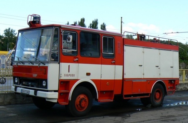 Автомивка горя в Севлиево