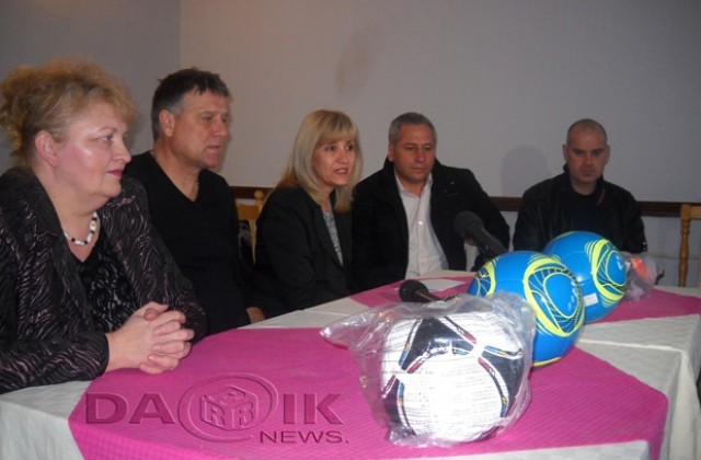 Децата на Ботев ще ритат с нови топки