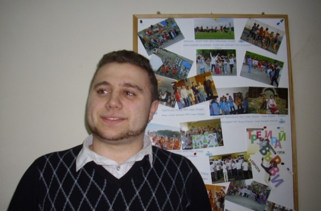 Все повече млади русенци учат в чужбина, чуйте разказите на 3-ма от тях