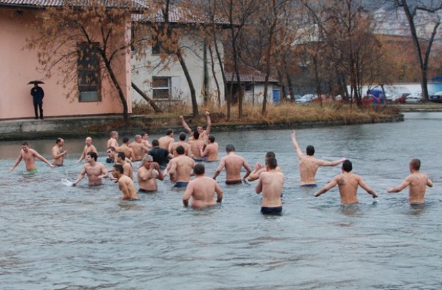 Богоявленското небе се отвори за най-смелите