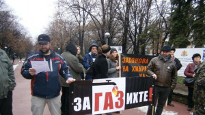 Около 100 души протестираха срещу добива на шистов газ