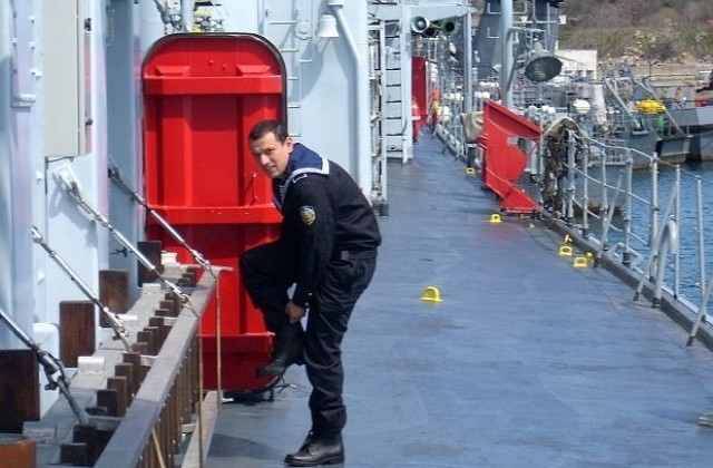 С демонстрации Военноморските сили откриват учебната година