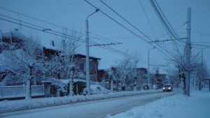 Зимната обстановка леко се нормализира още има села без ток