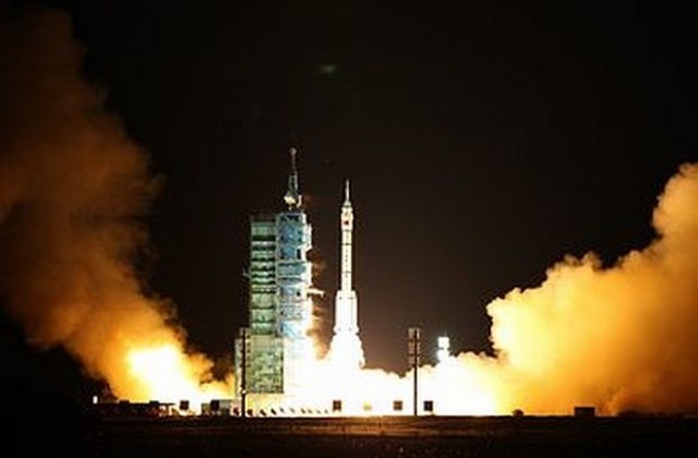 Китай съчетава амбиции и прагматизъм в космическата си програма