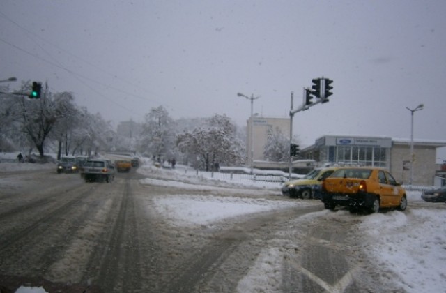 Пиян габровец се заби с автомобила си в пътен знак