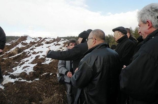 В името на магистрала „Струма” Борисов облича археолозите във ватенки