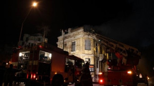 Събарят опожарената къща на Приморски