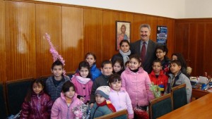 Ромски деца сурвакаха кмета на Монтана