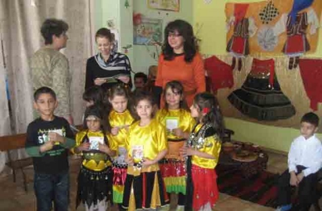 Дамски клуб Вратица зарадва децата от кв.Кулата