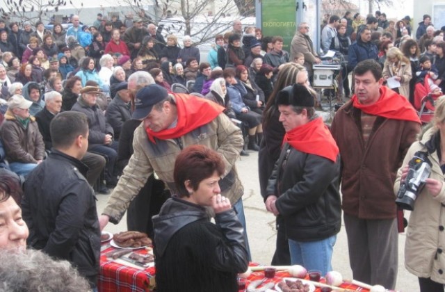 Честват домашната наденица в Кошарица