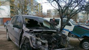 Запалиха два автомобила на служител на Криминална полиция