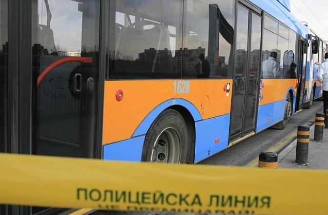 Шофьор на тролейбус се хвърли от мост по време на работа