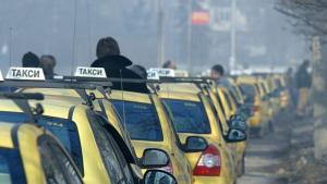 Не редовни таксита заплашват с блокада на столицата