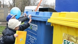 Учат децата на разделно събиране на отпадъци