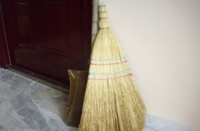 Голямата метла се развихря в общината