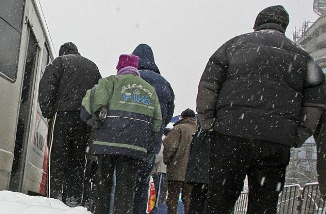 Общественият транспорт се движи нормално при зимни условия