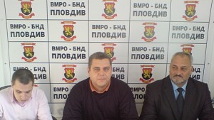 Банките да пишат на кирилица призоваха от ВМРОБНД