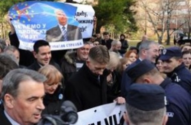 Сръбският ултранационалист Воислав Шешел бе хоспитализиран в Хага